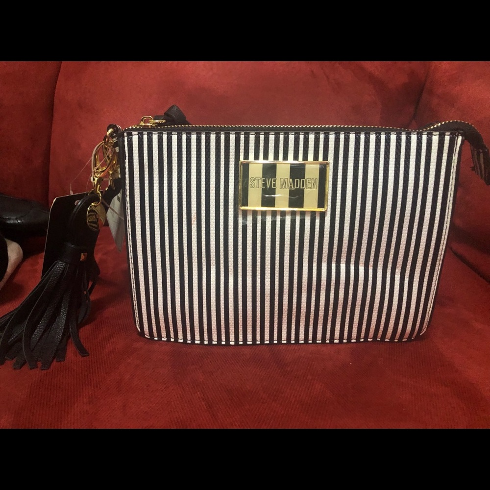Steve Madden: multi function wristlet